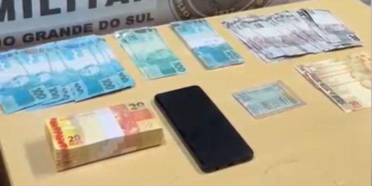 VÍDEO: Homem é preso com mais de R$ 30 mil em dinheiro falso no RS