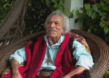 Doutor honoris causa e ativista dos povos indígenas: quem era Pedro Ortaça, cantor que morreu aos 83 anos no RS