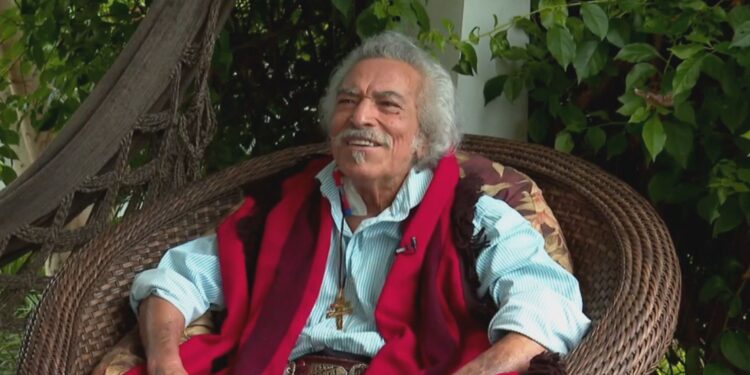 Doutor honoris causa e ativista dos povos indígenas: quem era Pedro Ortaça, cantor que morreu aos 83 anos no RS