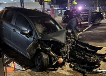 Policial Militar morre após perder controle de veículo e bater em poste em Porto Alegre