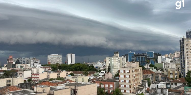 Tempestades e granizo podem atingir o RS nesta semana, indica Inmet; veja previsão do tempo e regiões afetadas
